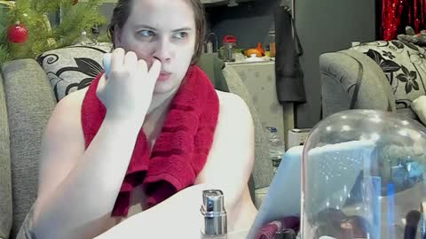 Snapshot of 1lindsey1 chatting on 12/31/24, 06:02 1LINDSEY1 online show from 12/31/24, 06:02
