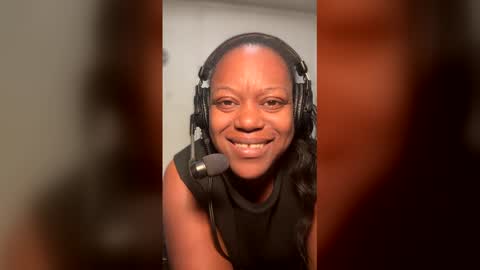 Snapshot of 1lookurhooked chatting on 01/18/26, 11:08 Lillycakes online show from 01/18/26, 11:08