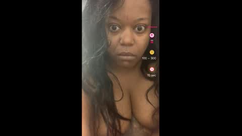 Snapshot of 1lookurhooked chatting on 02/01/26, 09:13 Lillycakes online show from 02/01/26, 09:13