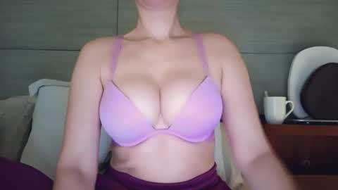 Snapshot of 1lovely1 chatting on 01/11/26, 11:15 Onna online show from 01/11/26, 11:15