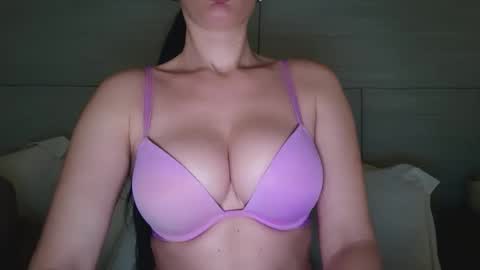 Snapshot of 1lovely1 chatting on 01/13/26, 11:15 Onna online show from 01/13/26, 11:15