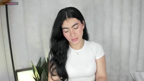 Snapshot of 1m_emily chatting on 11/11/25, 09:37 . online show from 11/11/25, 09:37