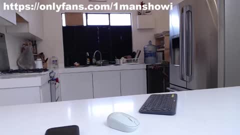 Snapshot of 1manshow11 chatting on 12/24/24, 08:05 1manshow11 online show from 12/24/24, 08:05