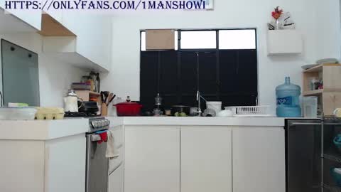 Snapshot of 1manshow11 chatting on 02/01/25, 10:44 1manshow11 online show from 02/01/25, 10:44
