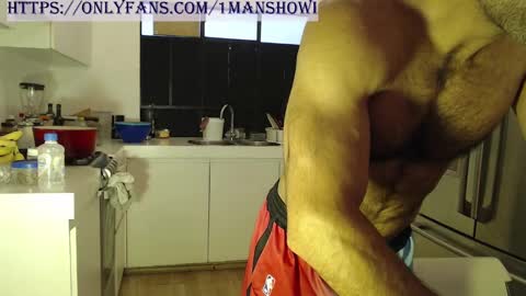Snapshot of 1manshow11 chatting on 02/21/25, 08:16 1manshow11 online show from 02/21/25, 08:16