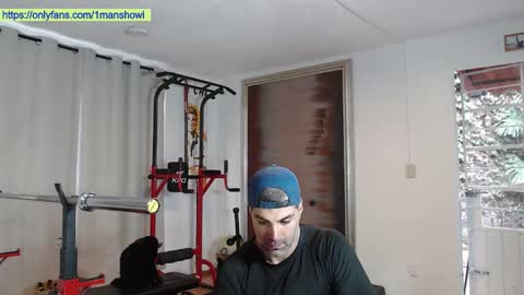 Snapshot of 1manshow11 chatting on 02/22/26, 05:00 1manshow11 online show from 02/22/26, 05:00