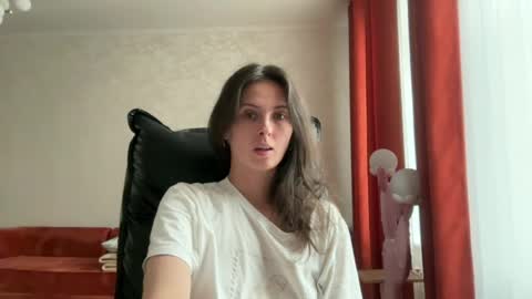 Snapshot of 1mari_01 chatting on 06/23/26, 03:43 Marie online show from 06/23/26, 03:43