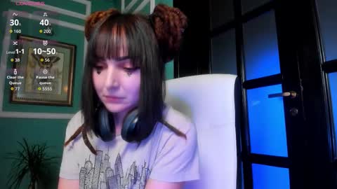 Snapshot of 1munique chatting on 11/02/25, 02:41 Moona online show from 11/02/25, 02:41