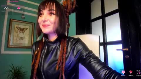 Snapshot of 1munique chatting on 11/13/25, 11:20 Moona online show from 11/13/25, 11:20