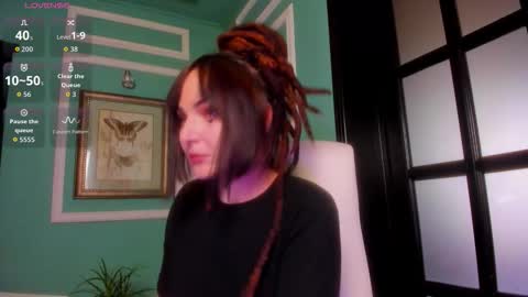 Snapshot of 1munique chatting on 12/15/25, 12:42 Moona online show from 12/15/25, 12:42