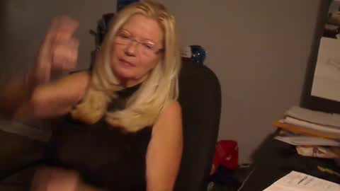 Susan online show from 12/19/24, 02:01