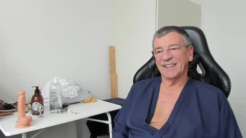 Henk online show from 12/31/24, 01:19