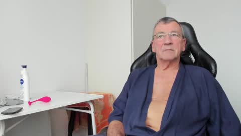 Henk online show from 01/24/25, 01:36