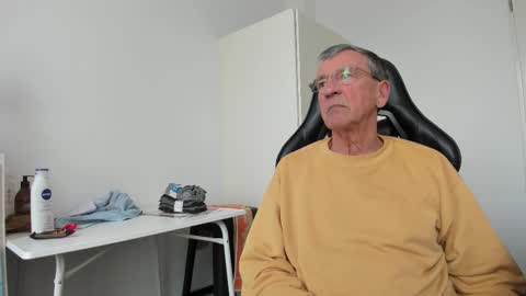 Snapshot of 200gentleman chatting on 03/12/26, 03:40 Henk online show from 03/12/26, 03:40