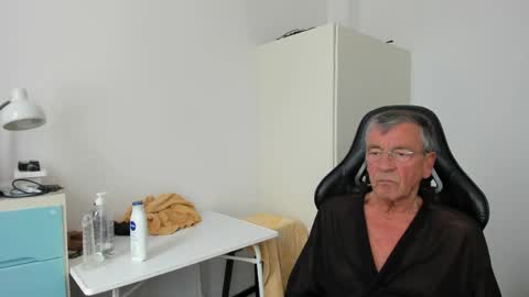 Henk online show from 05/17/26, 11:06