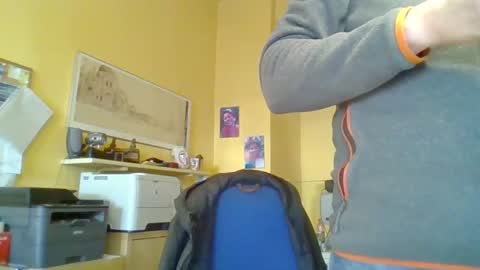 Snapshot of 22esserre chatting on 12/18/24, 10:40 22esserre online show from 12/18/24, 10:40