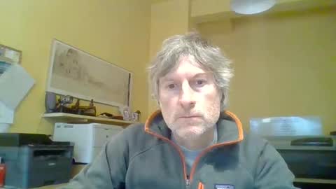 Snapshot of 22esserre chatting on 12/18/24, 02:49 22esserre online show from 12/18/24, 02:49