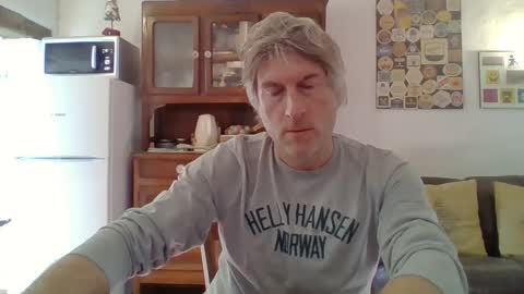 Snapshot of 22esserre chatting on 12/20/24, 12:49 22esserre online show from 12/20/24, 12:49