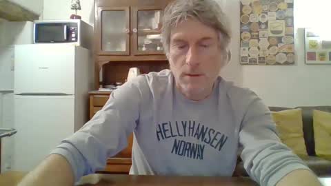 Snapshot of 22esserre chatting on 12/20/24, 04:14 22esserre online show from 12/20/24, 04:14