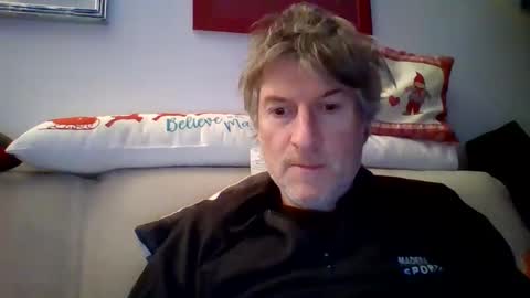 Snapshot of 22esserre chatting on 12/23/24, 10:12 22esserre online show from 12/23/24, 10:12