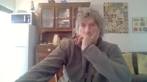 Snapshot of 22esserre chatting on 01/29/25, 01:49 22esserre online show from 01/29/25, 01:49