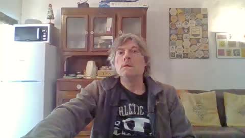 Snapshot of 22esserre chatting on 02/03/25, 01:19 22esserre online show from 02/03/25, 01:19