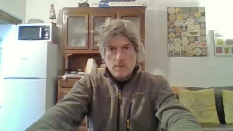 Snapshot of 22esserre chatting on 02/07/25, 11:45 22esserre online show from 02/07/25, 11:45