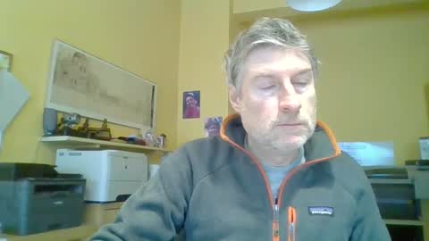 Snapshot of 22esserre chatting on 02/18/25, 09:32 22esserre online show from 02/18/25, 09:32
