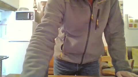 Snapshot of 22esserre chatting on 02/19/25, 01:39 22esserre online show from 02/19/25, 01:39