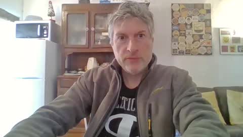 Snapshot of 22esserre chatting on 03/05/25, 12:44 22esserre online show from 03/05/25, 12:44