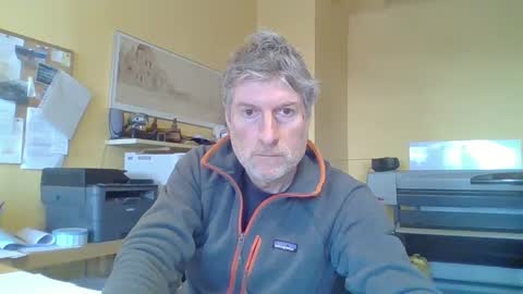 Snapshot of 22esserre chatting on 03/06/25, 10:20 22esserre online show from 03/06/25, 10:20