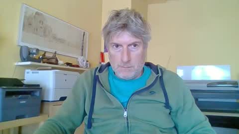 Snapshot of 22esserre chatting on 09/18/25, 10:17 22esserre online show from 09/18/25, 10:17