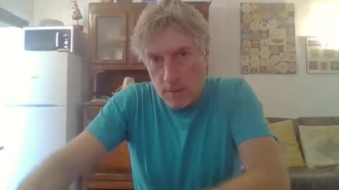 Snapshot of 22esserre chatting on 09/19/25, 01:12 22esserre online show from 09/19/25, 01:12