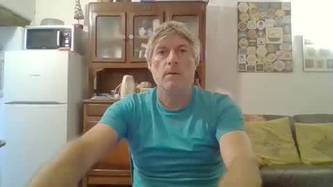 Snapshot of 22esserre chatting on 09/24/25, 11:24 22esserre online show from 09/24/25, 11:24