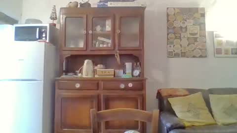 Snapshot of 22esserre chatting on 10/03/25, 01:08 22esserre online show from 10/03/25, 01:08