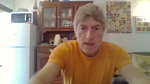 Snapshot of 22esserre chatting on 10/10/25, 12:48 22esserre online show from 10/10/25, 12:48