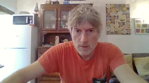 Snapshot of 22esserre chatting on 10/30/25, 01:12 22esserre online show from 10/30/25, 01:12