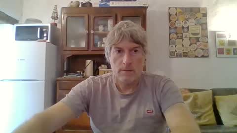 Snapshot of 22esserre chatting on 11/03/25, 01:23 22esserre online show from 11/03/25, 01:23