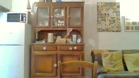 Snapshot of 22esserre chatting on 11/21/25, 12:48 22esserre online show from 11/21/25, 12:48