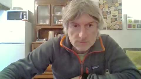 Snapshot of 22esserre chatting on 12/15/25, 12:42 22esserre online show from 12/15/25, 12:42