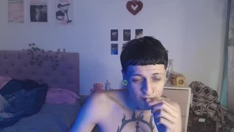 Snapshot of 2cb0y chatting on 09/21/25, 03:08  BAD  online show from 09/21/25, 03:08