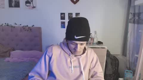 Snapshot of 2cb0y chatting on 10/13/25, 07:36  BAD  online show from 10/13/25, 07:36