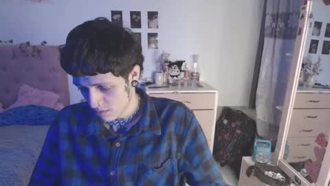 Snapshot of 2cb0y chatting on 10/15/25, 09:26  BAD  online show from 10/15/25, 09:26