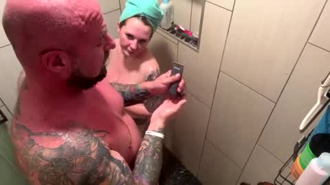 Snapshot of 2freakycouple24 chatting on 10/09/25, 02:09 Zak and Raegan online show from 10/09/25, 02:09