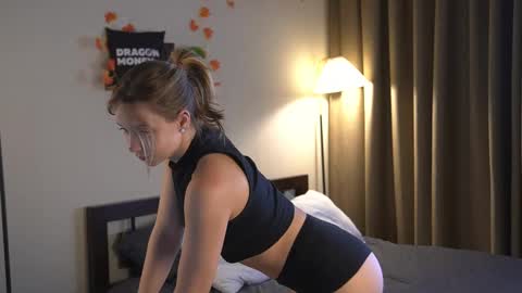 Snapshot of 2girls_1dream chatting on 10/08/25, 07:50 Elley online show from 10/08/25, 07:50