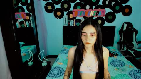 Snapshot of 2girls__dream chatting on 03/23/26, 09:02 samantha sharon online show from 03/23/26, 09:02