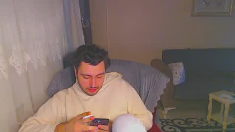 Snapshot of 2handsomeman chatting on 01/15/25, 02:06 Berk online show from 01/15/25, 02:06