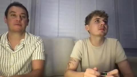 Snapshot of 2hungboys chatting on 07/12/26, 06:37 Roommates online show from 07/12/26, 06:37