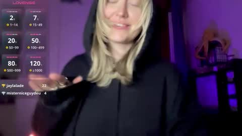 Snapshot of 2kepler22b chatting on 11/10/25, 07:35 . online show from 11/10/25, 07:35