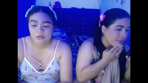 Snapshot of 2moons_full_of_love chatting on 11/05/25, 11:16 2moons_full_of_love online show from 11/05/25, 11:16